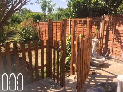 Picket Fence with Wooden Gate using square top palisades